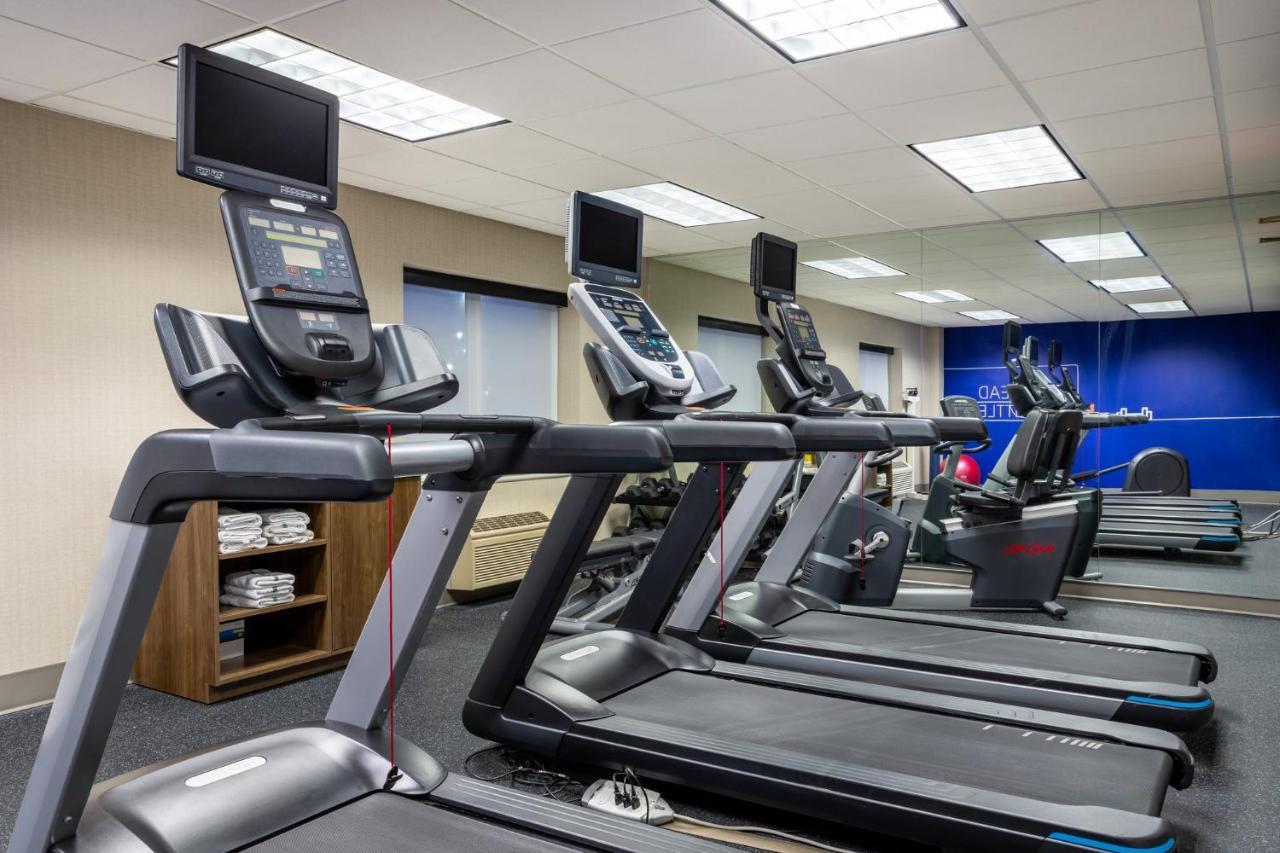 Hotel Express & Suites-st. Paul By Ihg