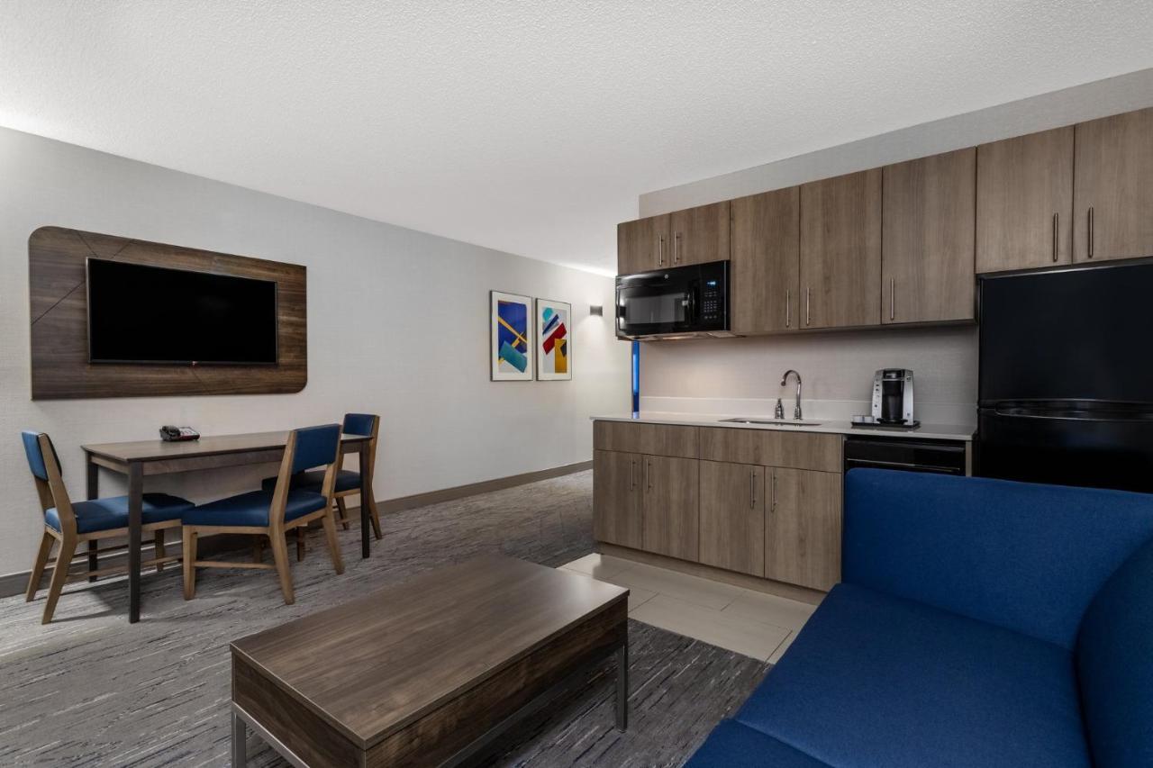 Express & Suites-st. Paul By Ihg Hotel 2*