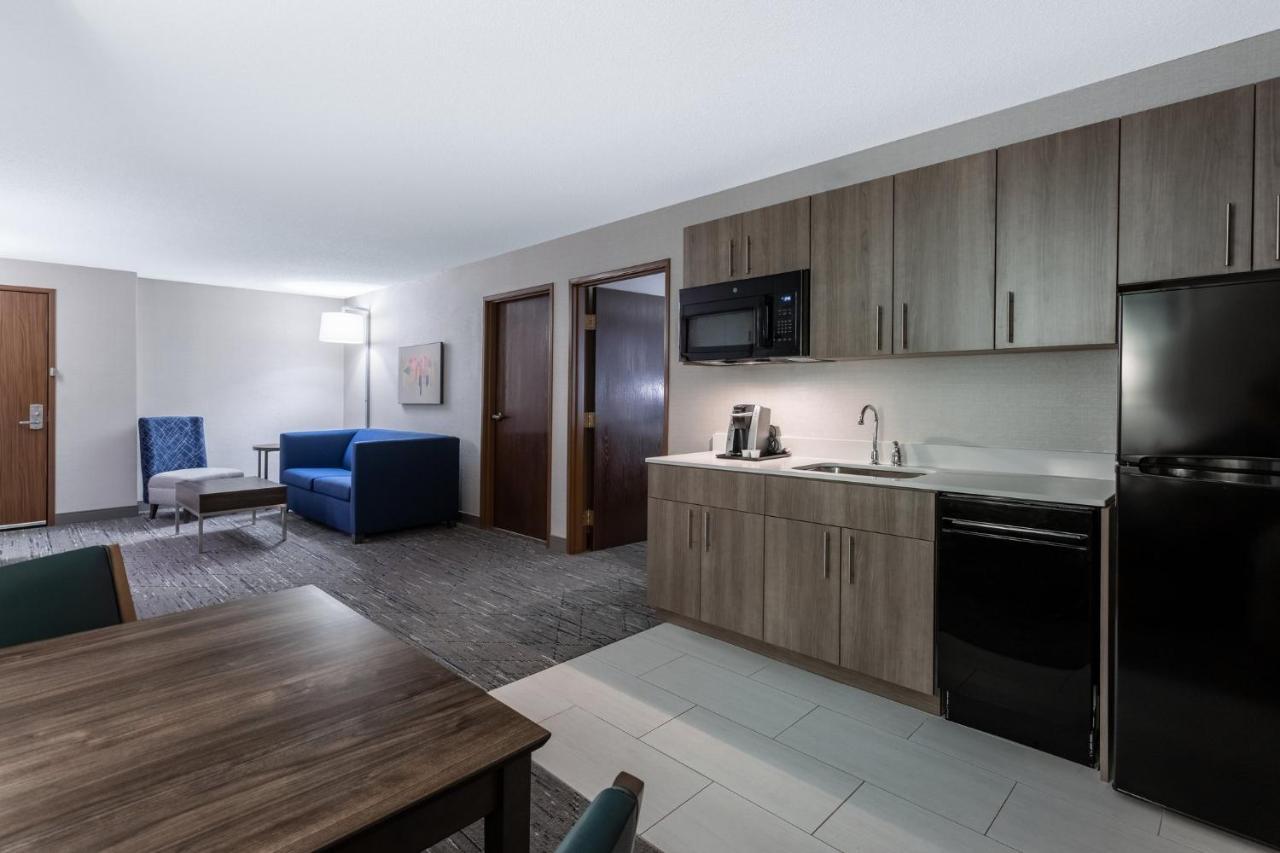Express & Suites-st. Paul By Ihg Vadnais Heights