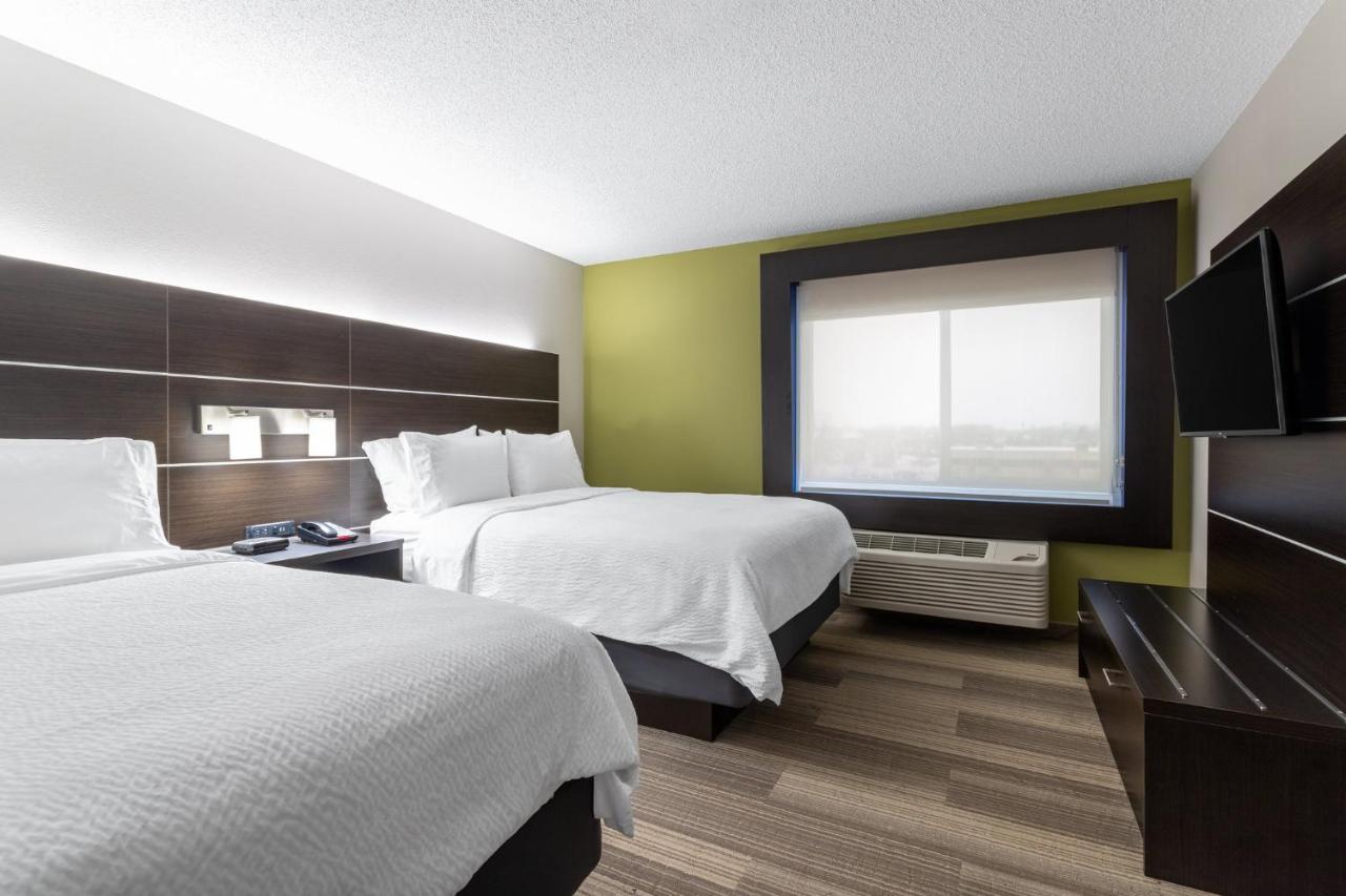 Hotel Express & Suites-st. Paul By Ihg