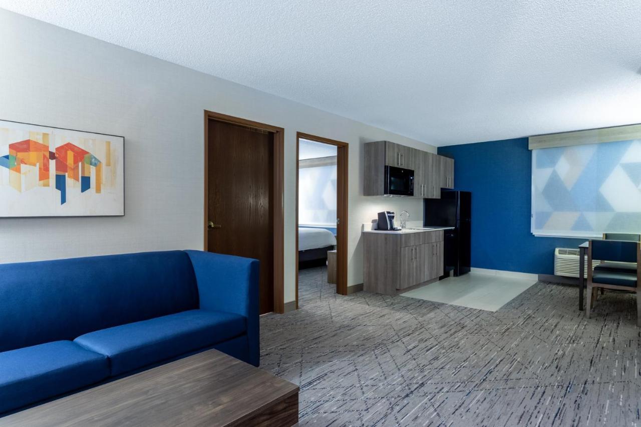 Express & Suites-st. Paul By Ihg