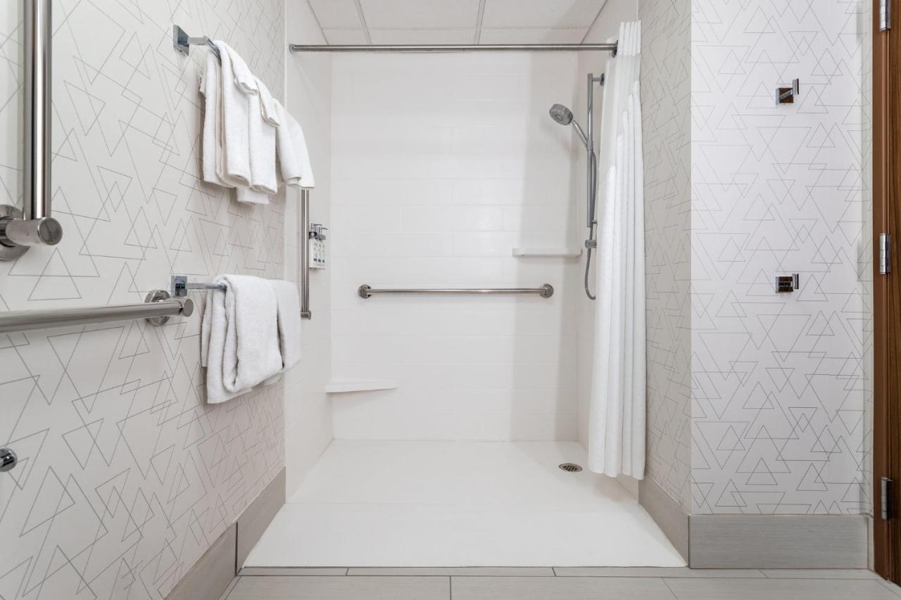Express & Suites-st. Paul By Ihg 2*