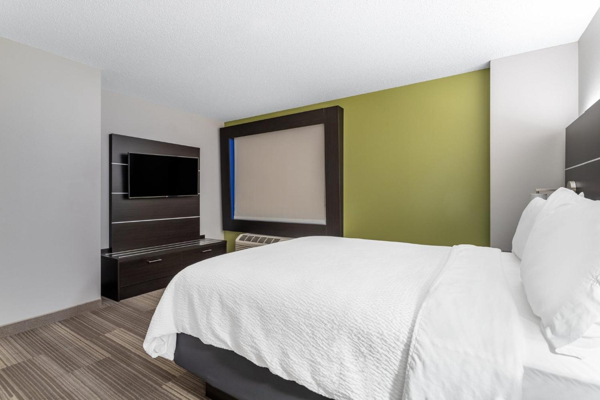 Express & Suites-st. Paul By Ihg Vadnais Heights
