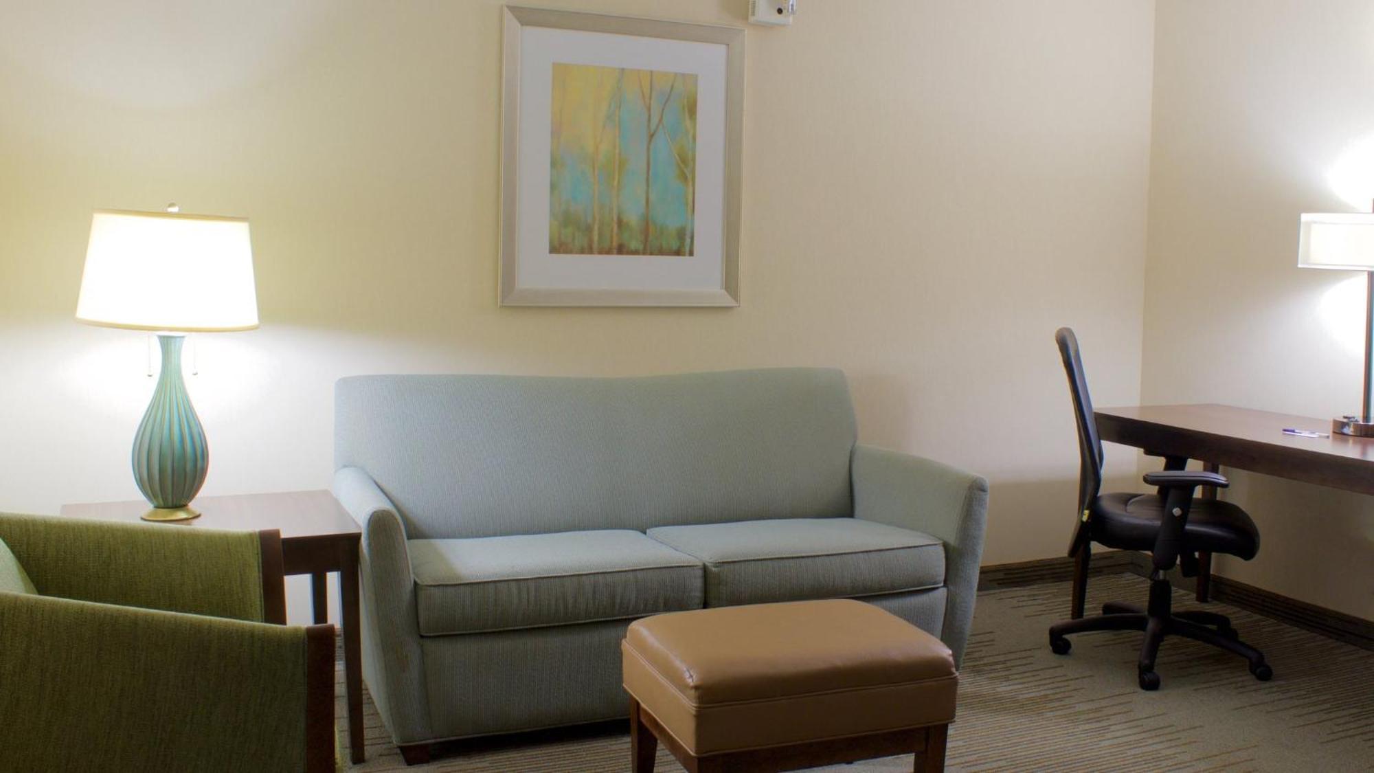 Hotel Express & Suites-st. Paul By Ihg 2*