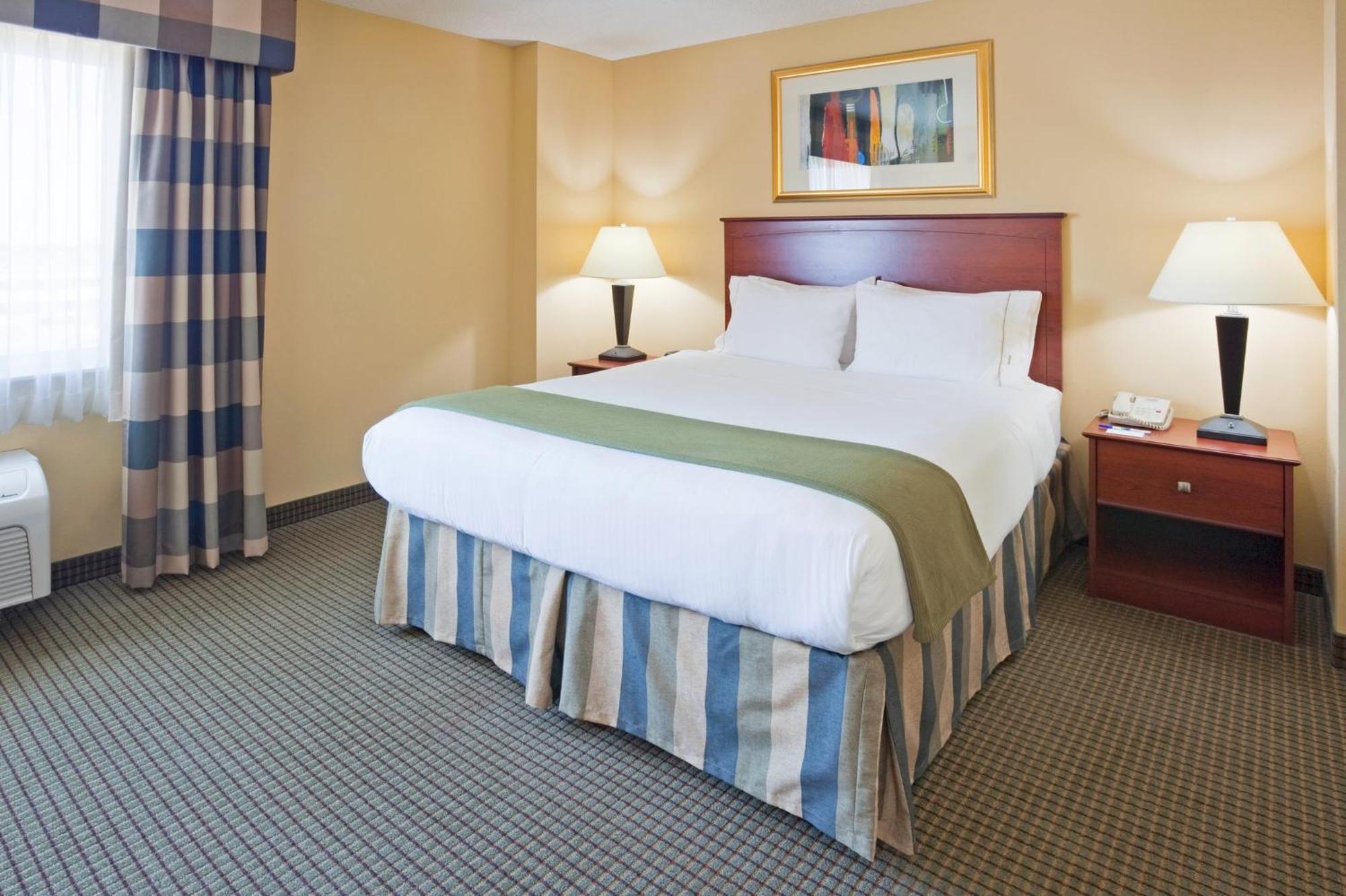 Express & Suites-st. Paul By Ihg