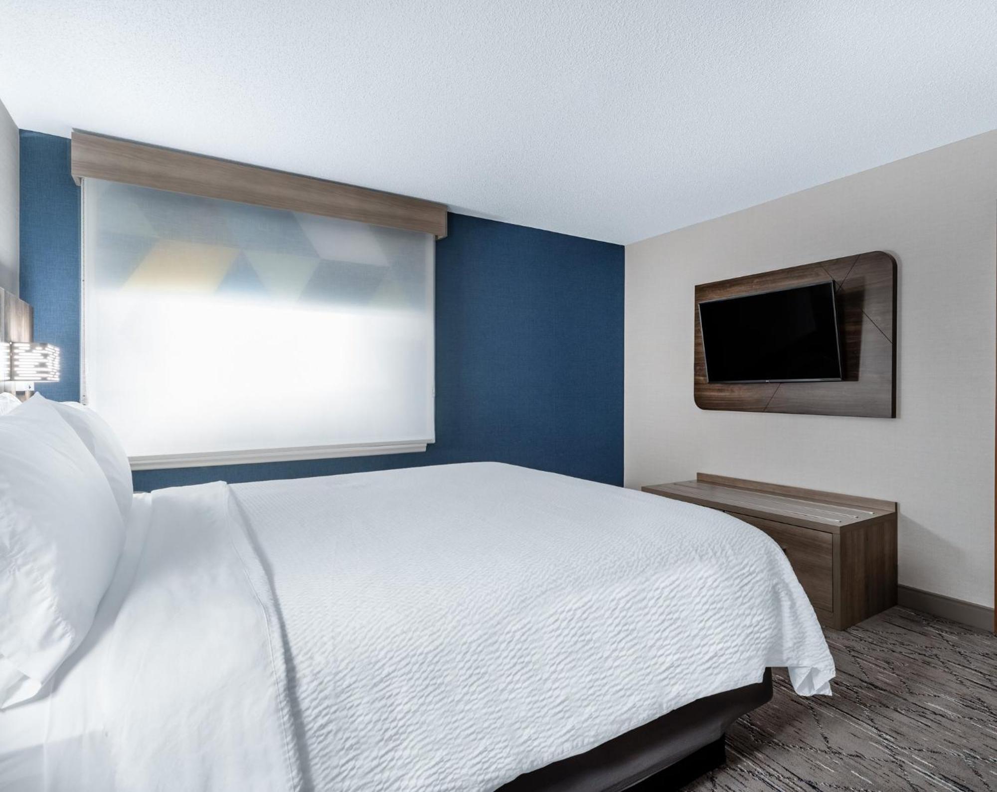 Express & Suites-st. Paul By Ihg Hotel 2*