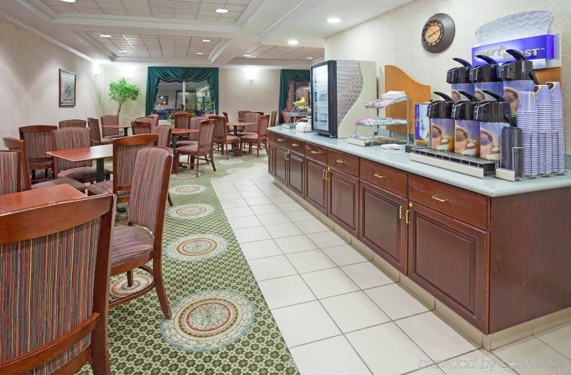 Express & Suites-st. Paul By Ihg Vadnais Heights
