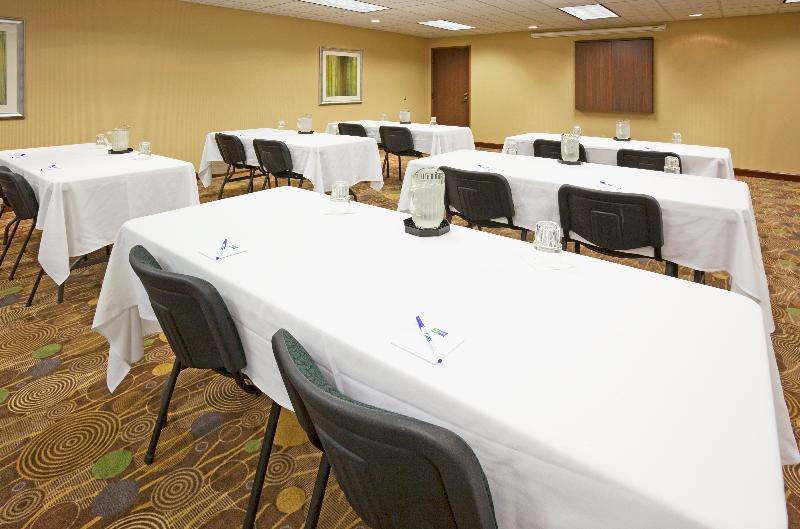 Express & Suites-st. Paul By Ihg Vadnais Heights