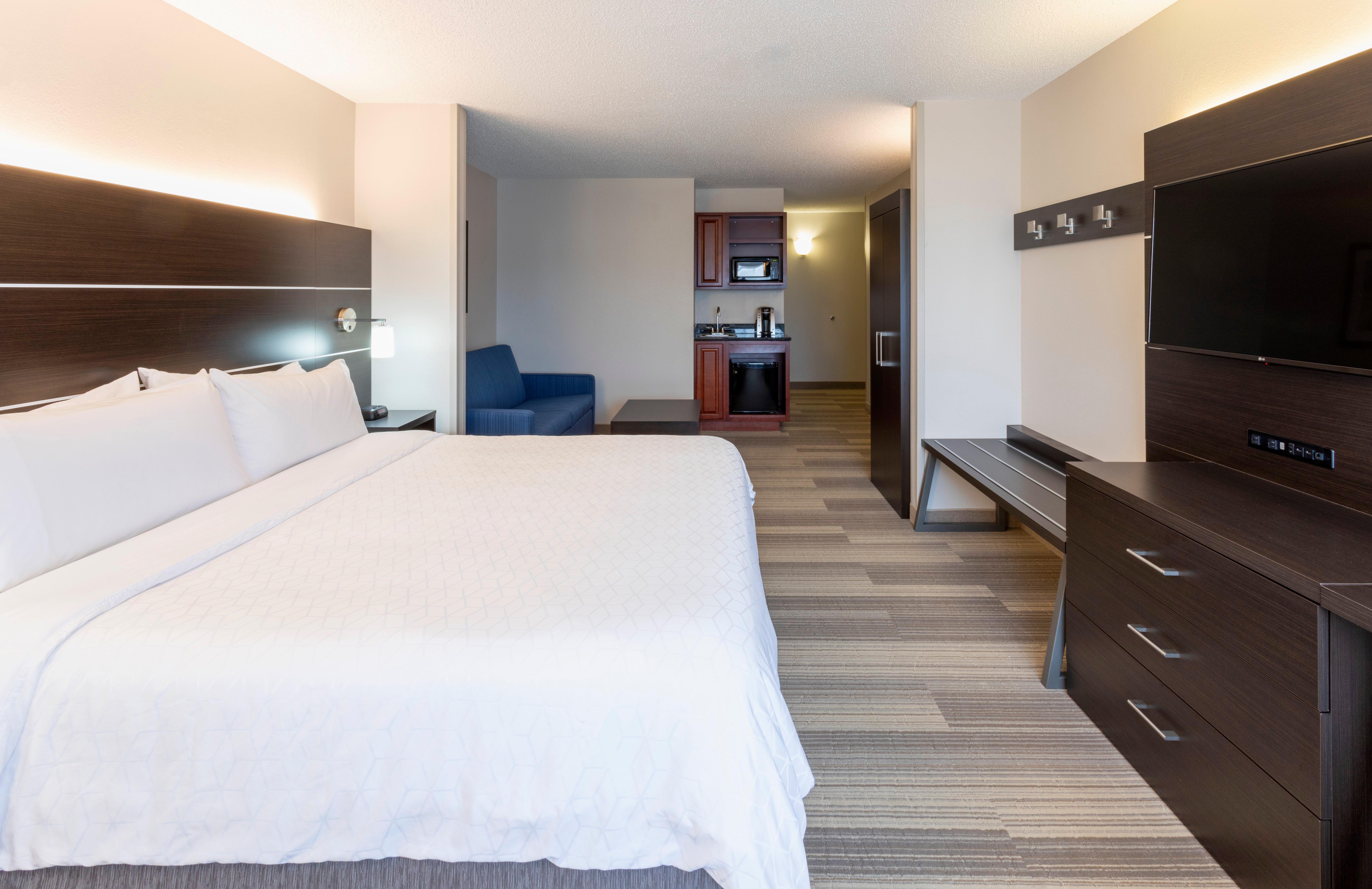 Hotel Express & Suites-st. Paul By Ihg