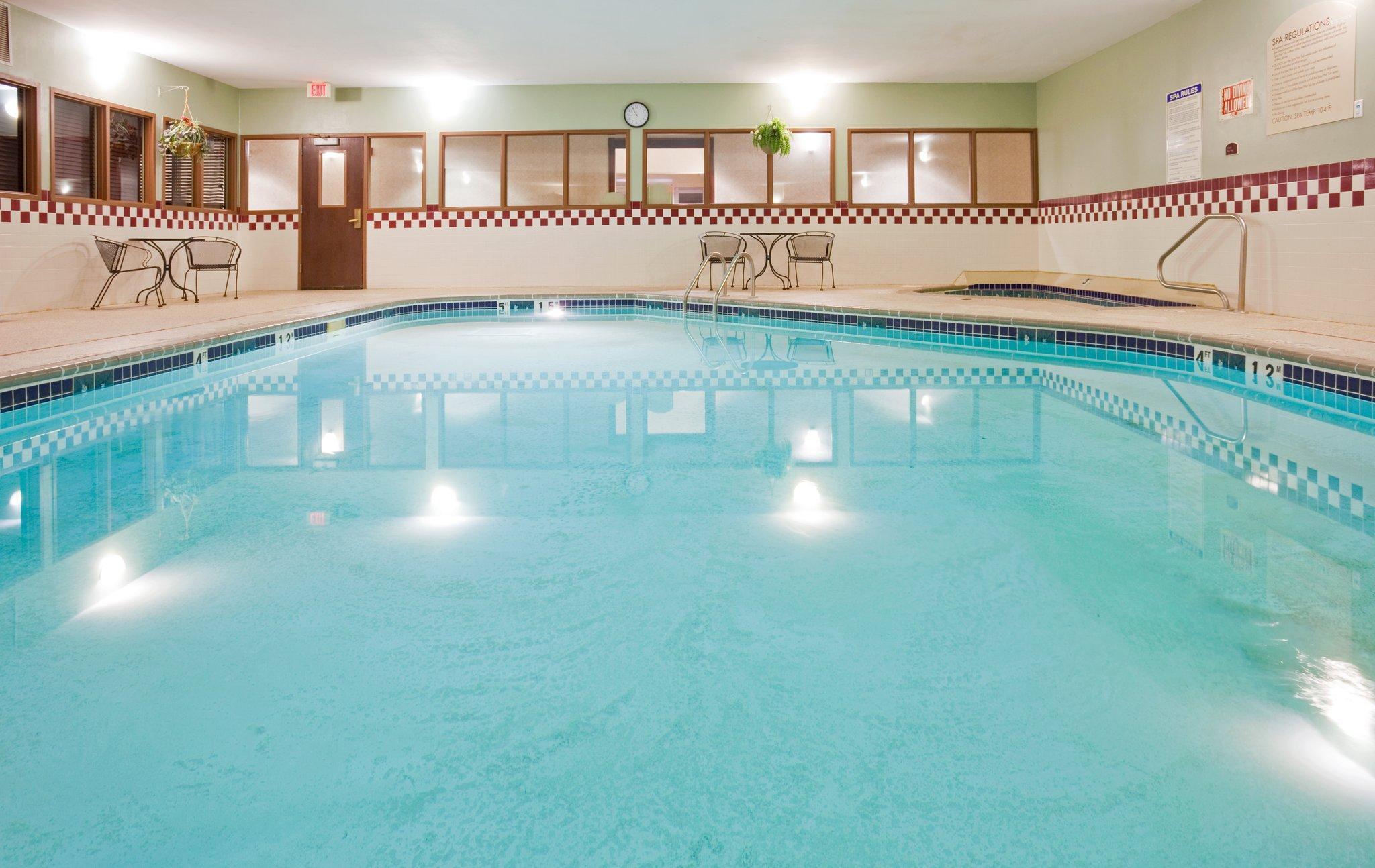Express & Suites-st. Paul By Ihg 2*
