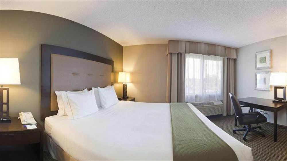 Express & Suites-st. Paul By Ihg Vadnais Heights